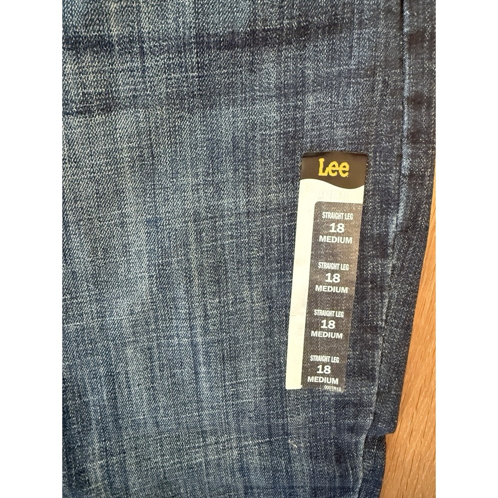 NWT Lee Relaxed Fit Straight Leg Mid Rise Women's Plus Blue Jeans Sz 18‎ - Picture 3 of 5